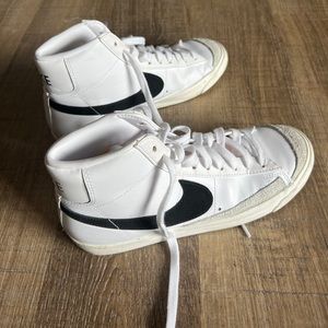 Women's Nike Blazer Mid '77 High Top Sneaker